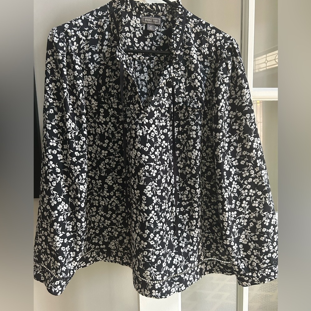 J. Crew Point Sur Black and White Silk Popover  Blouse - Picture 4 of 8